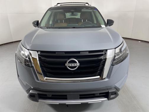 2025 Nissan Pathfinder Platinum FWD