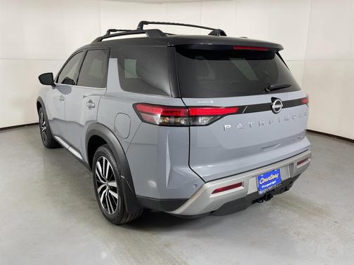 2025 Nissan Pathfinder Platinum FWD