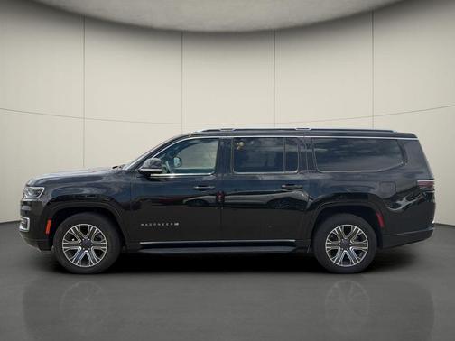 Diamond Black Crystal Pearlcoat 2024 Jeep Wagoneer L Series II