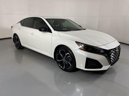 2025 Nissan Altima SR FWD