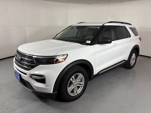 Oxford White 2023 Ford Explorer XLT