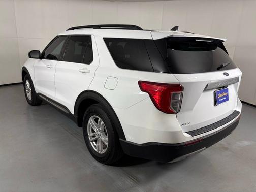 Oxford White 2023 Ford Explorer XLT