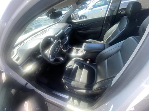 2023 GMC Acadia FWD SLT