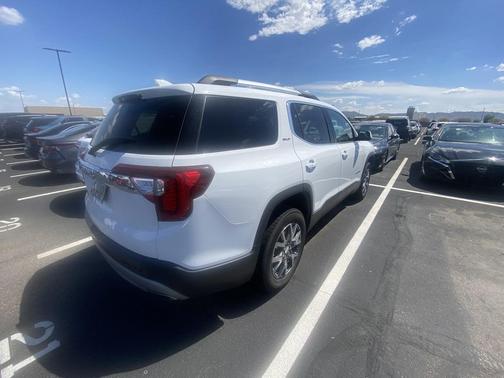 2023 GMC Acadia FWD SLT