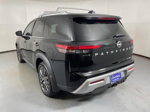 2022 Nissan Pathfinder SL 4WD