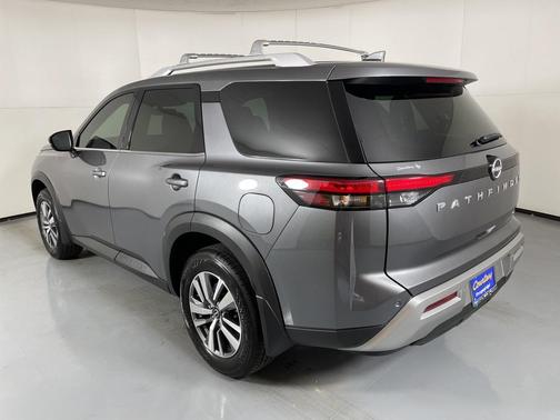 2025 Nissan Pathfinder SL FWD