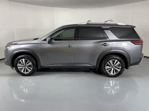 2025 Nissan Pathfinder SL FWD
