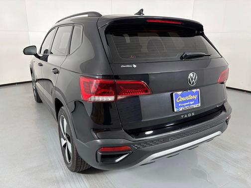 Deep Black Pearl 2024 Volkswagen Taos 1.5T S