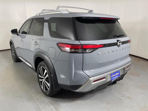 2025 Nissan Pathfinder Platinum 4WD