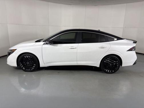 Aspen White/Super Black 2026 Nissan Sentra SR