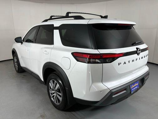 Everest White Pearl Tricoat 2026 Nissan Pathfinder SL