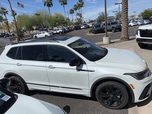 2023 Volkswagen Tiguan 2.0T SE R-Line Black 4MOTION