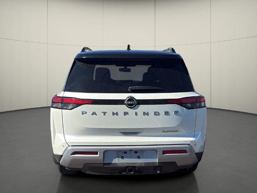 Pearl White Tricoat/Super Black 2022 Nissan Pathfinder Platinum 2WD