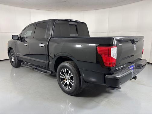 2021 Nissan Titan SV