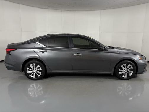 2025 Nissan Altima S FWD