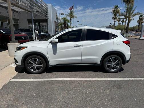 Platinum White Pearl 2021 Honda HR-V EX