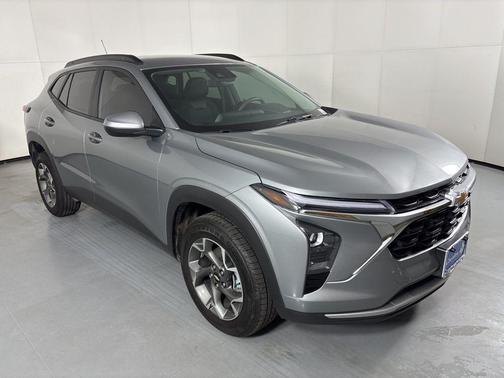 Sterling Gray Metallic 2024 Chevrolet Trax LT