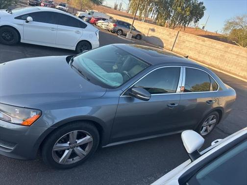 2013 Volkswagen Passat 2.0 TDI SE w/ Sunroof