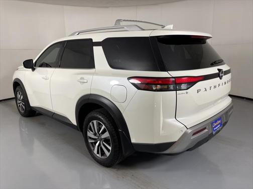 2023 Nissan Pathfinder SL FWD