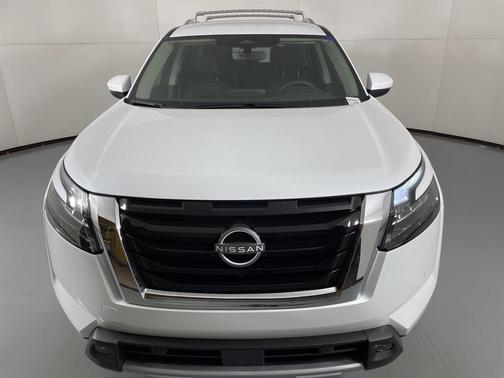 2025 Nissan Pathfinder SL FWD