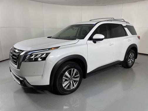 2025 Nissan Pathfinder SL FWD