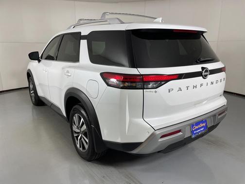 2025 Nissan Pathfinder SL FWD