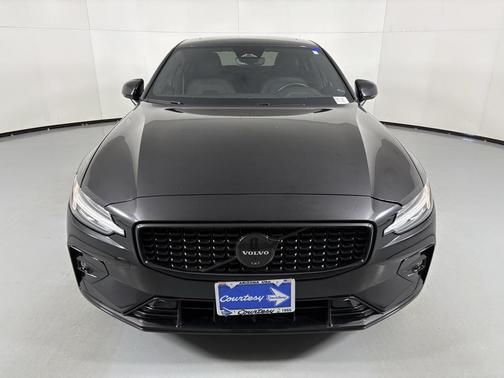 2024 Volvo S60 B5 Plus Black Edition