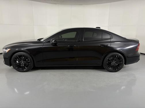 2024 Volvo S60 B5 Plus Black Edition