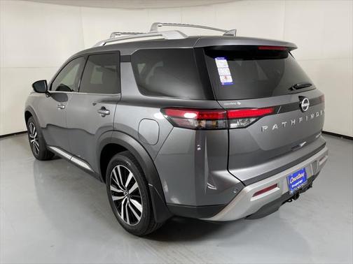 2025 Nissan Pathfinder Platinum FWD