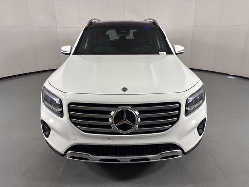 White 2025 Mercedes-Benz GLB 250 4MATIC
