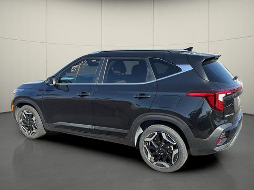 Fusion Black 2024 Kia Seltos SX Turbo