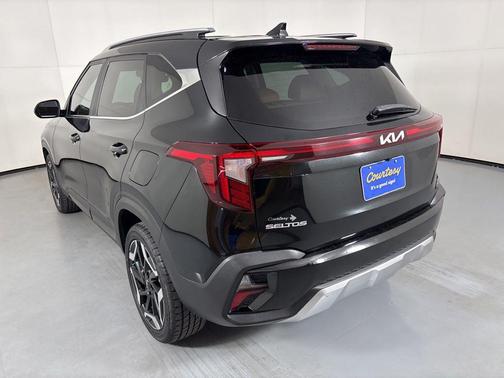 Fusion Black 2024 Kia Seltos SX Turbo