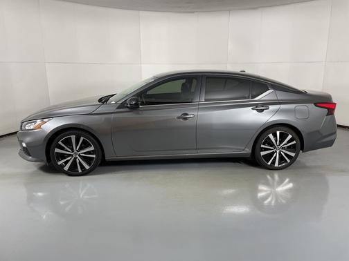 2022 Nissan Altima SR FWD