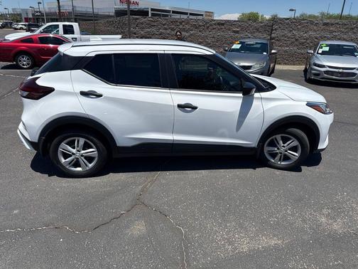 Fresh Powder 2024 Nissan Kicks S