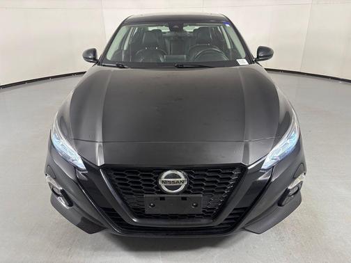 Super Black 2022 Nissan Altima SR FWD