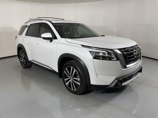 2025 Nissan Pathfinder Platinum 4WD