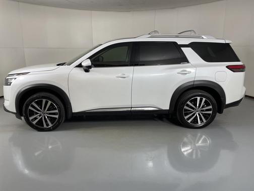 2025 Nissan Pathfinder Platinum 4WD