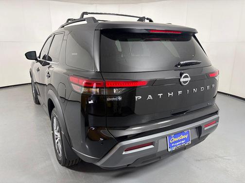 Super Black 2026 Nissan Pathfinder SL