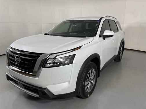 2025 Nissan Pathfinder SL FWD
