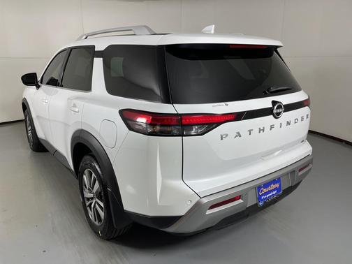 2025 Nissan Pathfinder SL FWD