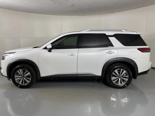 2025 Nissan Pathfinder SL FWD