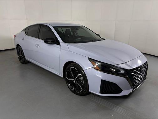 Gray Sky Pearl 2024 Nissan Altima SR FWD