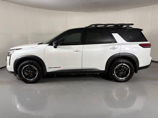 Everest White Pearl/Black 2026 Nissan Pathfinder Rock Creek