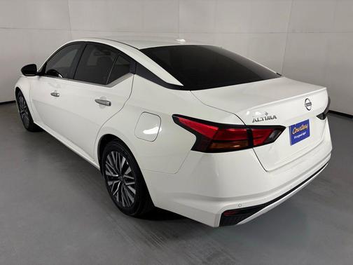 Glacier White 2025 Nissan Altima 2.5 SV