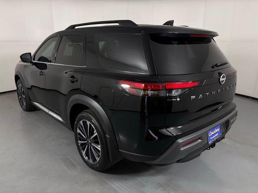 Super Black 2026 Nissan Pathfinder Platinum