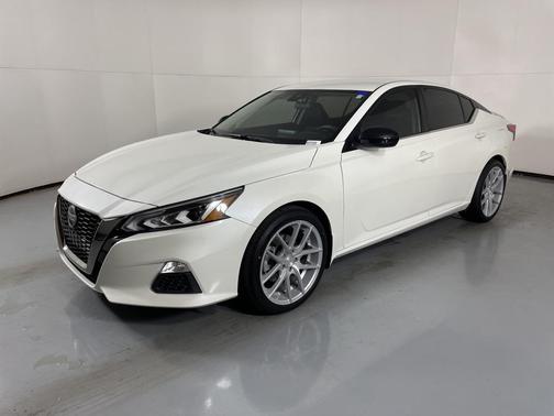 2022 Nissan Altima SR FWD