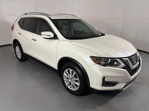 Pearl White 2017 Nissan Rogue SV
