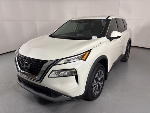 Pearl White Tricoat 2022 Nissan Rogue SV