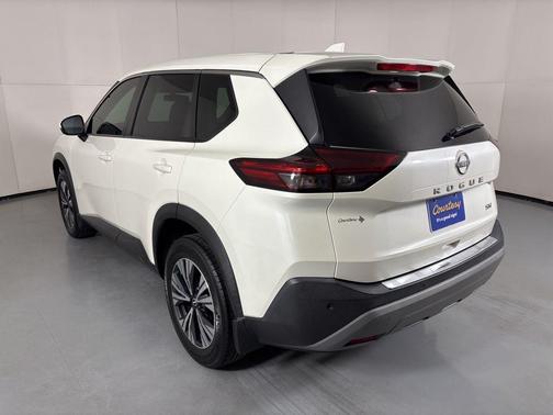 Pearl White Tricoat 2022 Nissan Rogue SV