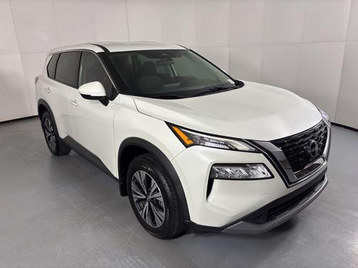 Pearl White Tricoat 2022 Nissan Rogue SV